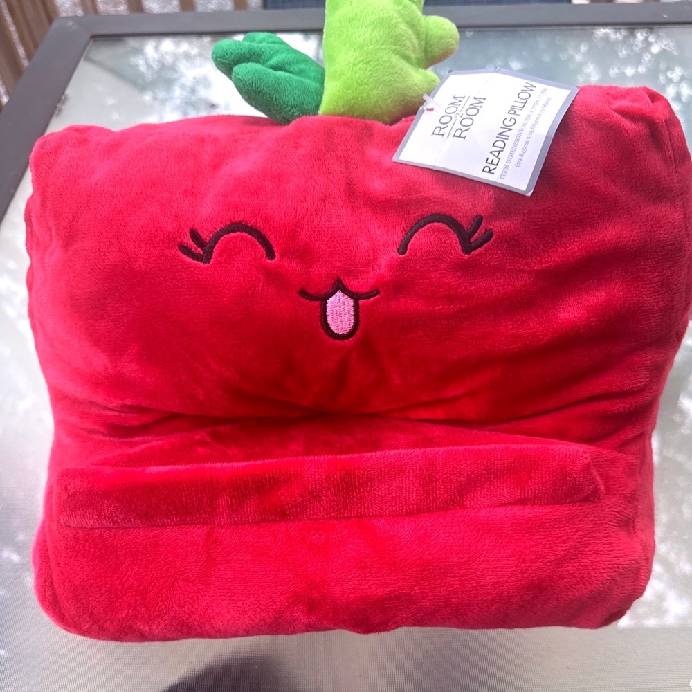 Room 2 Room Reading Pillow Kids One Size Red NEW Apple Kawaii Tablet Stand Plush